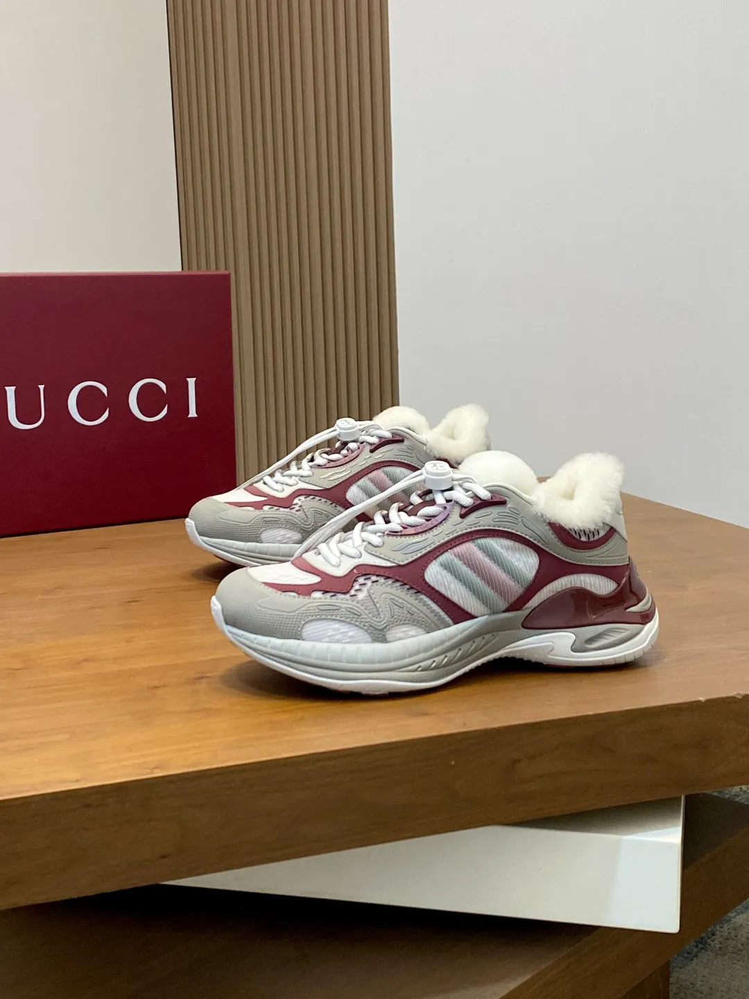 Men's men's shoes 💰980 Gucci Gucci 2.0 sneakers, retro casual shoes, original purchase, development, production. Gucci 2.0 sneakers reinterpret the brand's iconic striped webbing elements. This sneaker reinterprets the iconic details, using EVA thick soles, with a smart silhouette, bringing a stable and comfortable wearing experience. Beautiful packaging at the delivery counter. Fabric: original imported cowhide + technical fabrics. Lining: imported real wool lining. Sole: original molded ultra-light foam rubber. Bottom thickness: 4CM. Size: 39-44 (customized for 38, 45, 46)